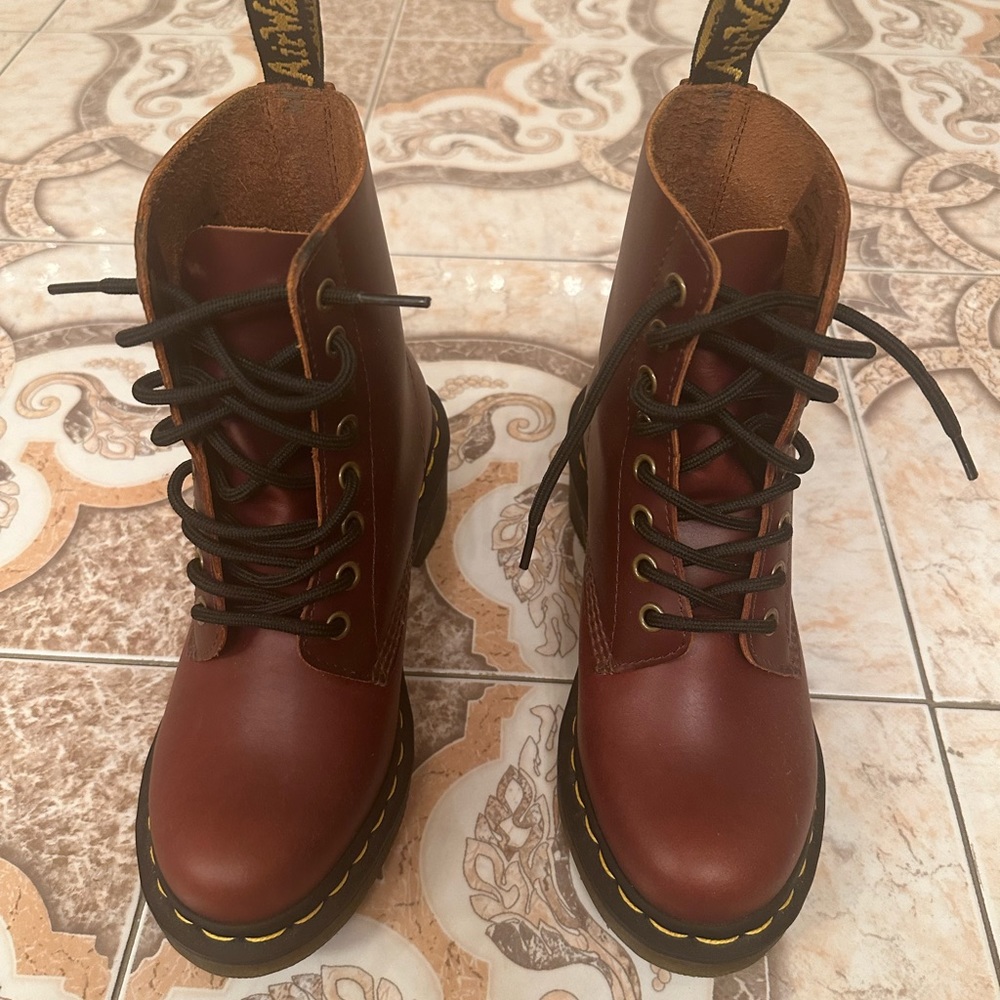 Dr. Martens Womens 1460 W Black Nappa 5 - worn only once - like new
